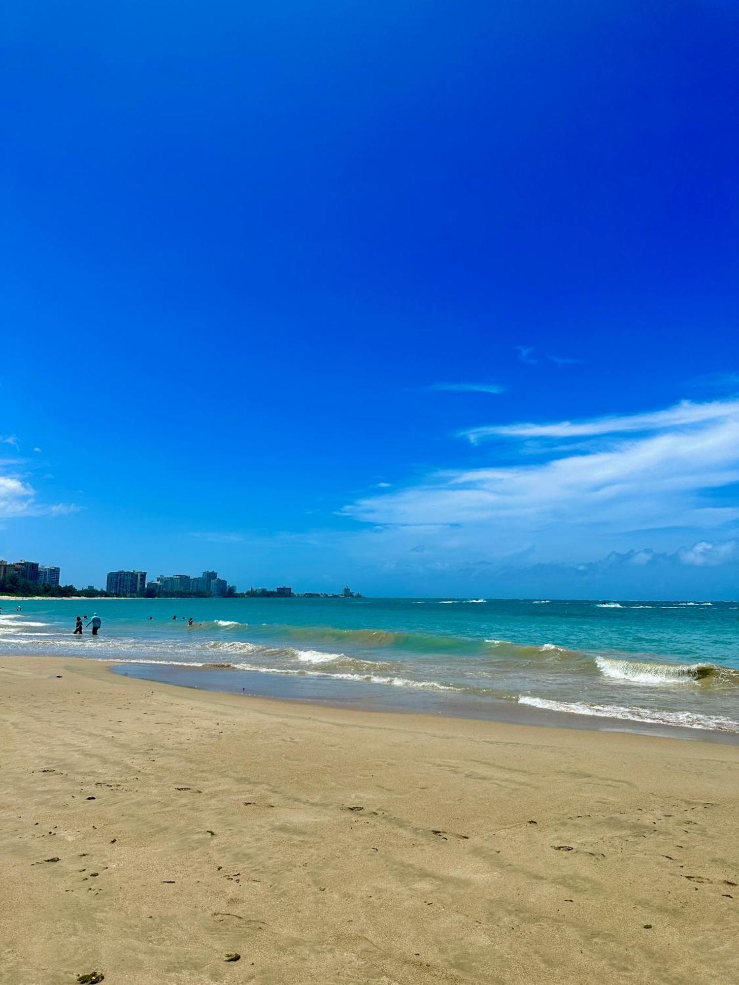 Isla Verde Modern Apartment With Pool サンジョアン エクステリア 写真